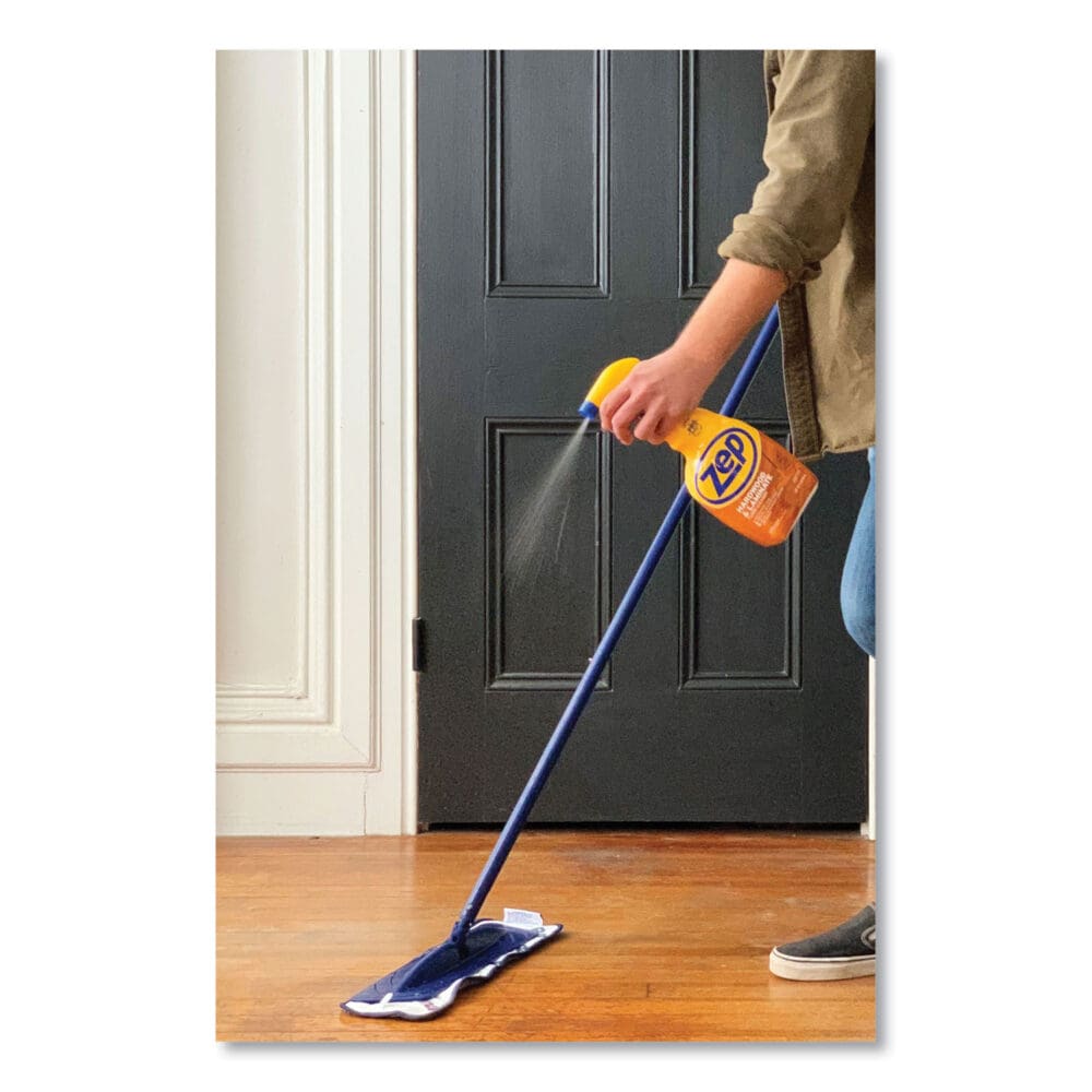 Hardwood and Laminate Cleaner, 32 oz Spray Bottle - Image 3