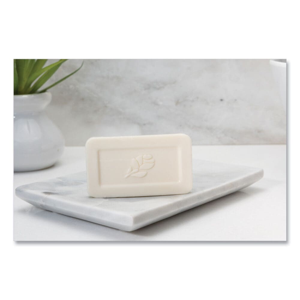 Unwrapped Amenity Bar Soap, Fresh Scent, #1 1/2, 500/Carton - Image 5