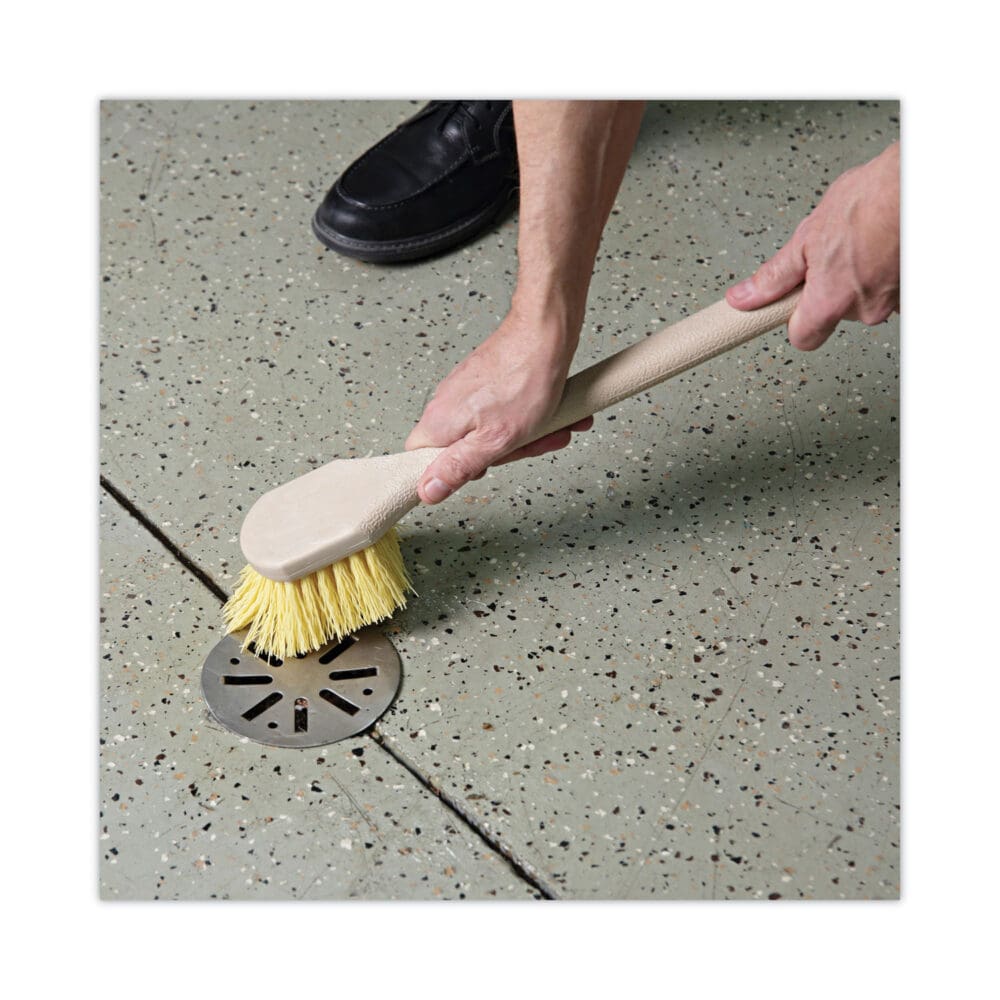 Utility Brush, Cream Polypropylene Bristles, 5.5 Brush, 14.5" Tan Plastic Handle - Image 4