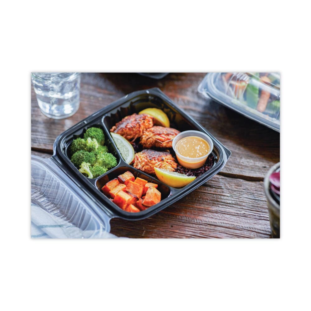 EarthChoice Vented Dual Color Microwavable Hinged Lid Container, 3-Compartment, 21oz, 8.5x8.5x3, Black/Clear, Plastic, 150/CT - Image 3