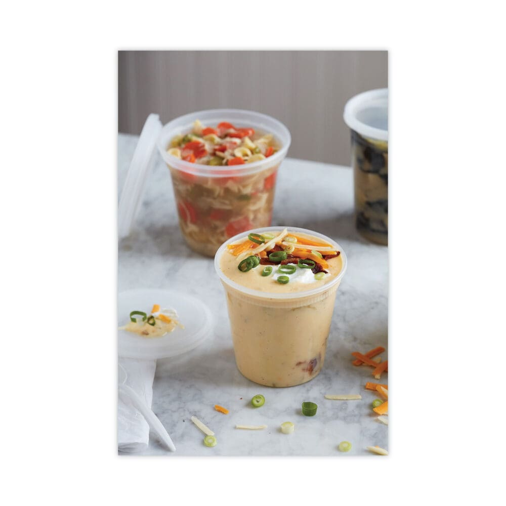 Newspring DELItainer Microwavable Container, 24 oz, 4.55 x 4.55 x 4.35, Clear, Plastic, 240/Carton - Image 5