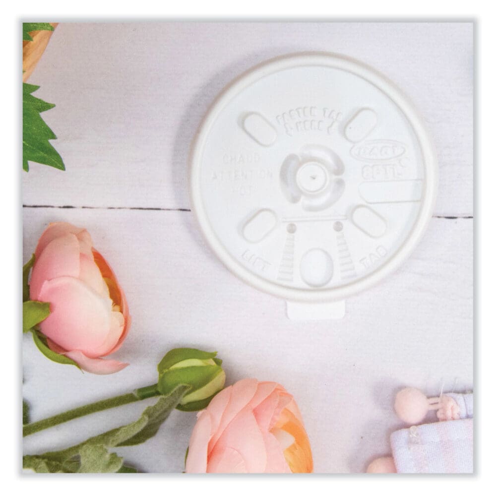 Lift n' Lock Plastic Hot Cup Lids, Fits 8 oz Cups, White, 1,000/Carton - Image 3