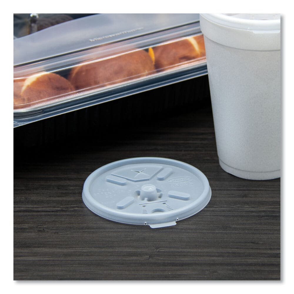 Lift n' Lock Plastic Hot Cup Lids, With Straw Slot, Fits 12 oz to 24 oz Cups, Translucent, 100/Pack, 10 Packs/Carton - Image 4