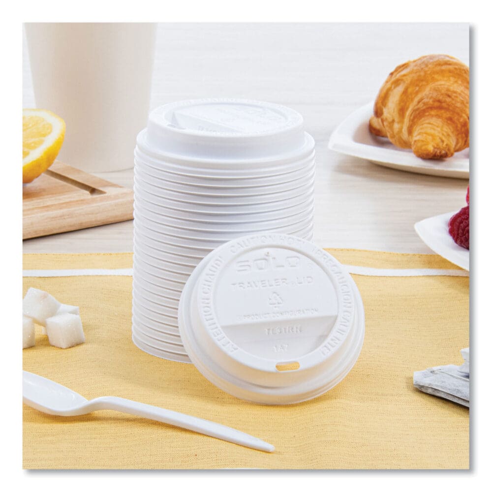 Traveler Cappuccino Style Dome Lid, Fits 10 oz Cups, White, 100/Pack, 10 Packs/Carton - Image 3
